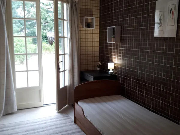 Chambre chez l'habitant 12m² + salle d'eau privée et salle de bain attenante, lac de Maine