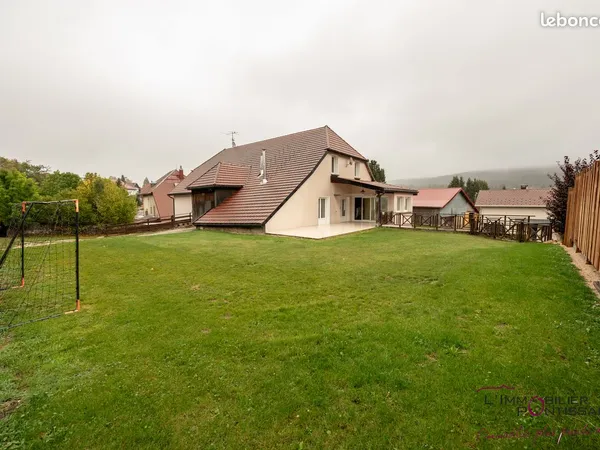 Appartement 8 pièces 147 m²