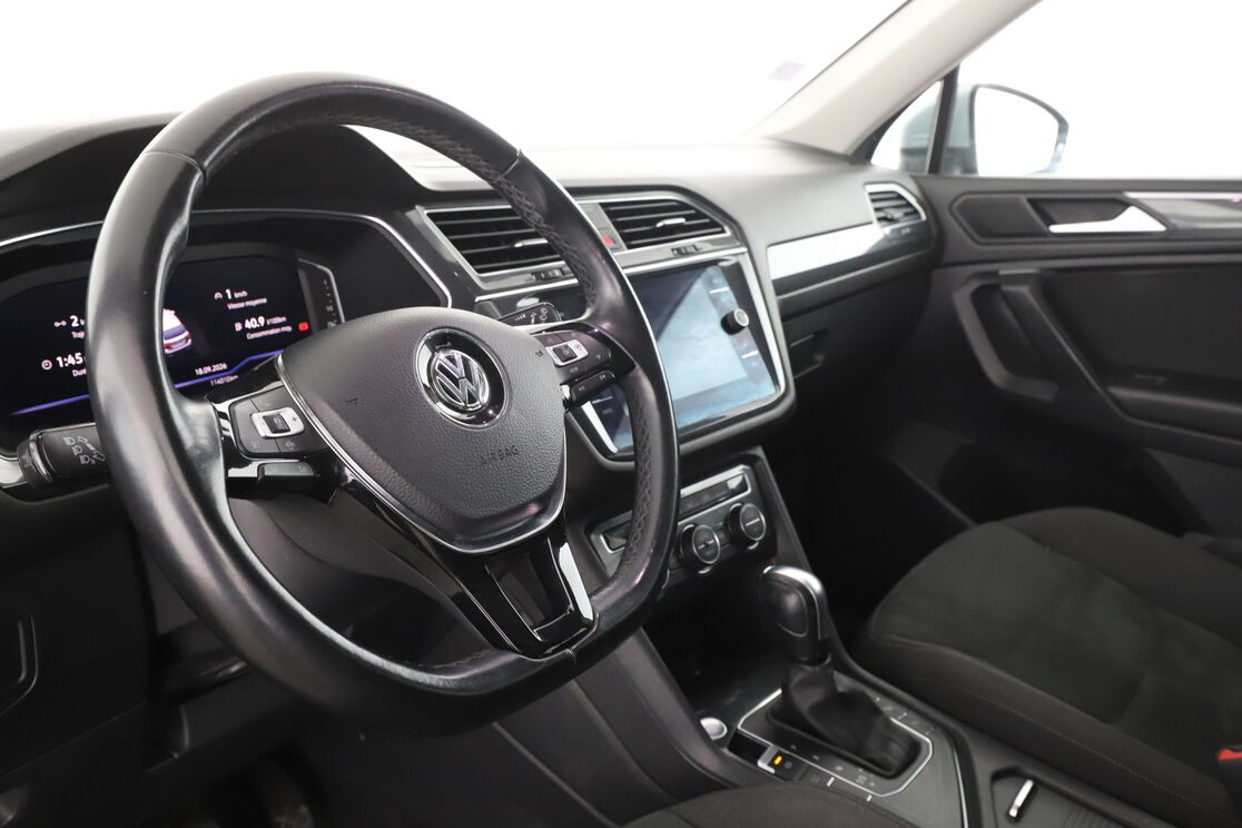 Volkswagen Tiguan Allspace 2.0 TDI Carat DSG7 — photo 10