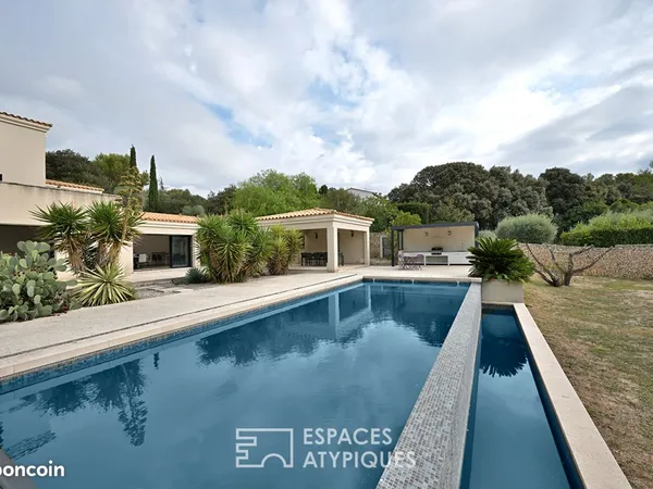 Villa 5 pièces 245 m²