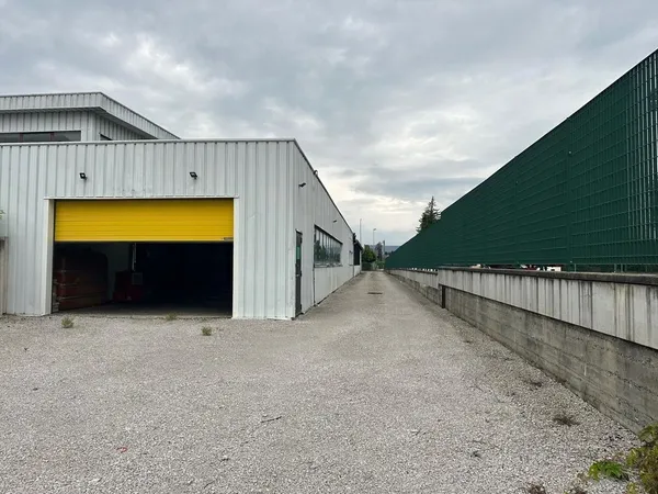 local industriel à Bonneville