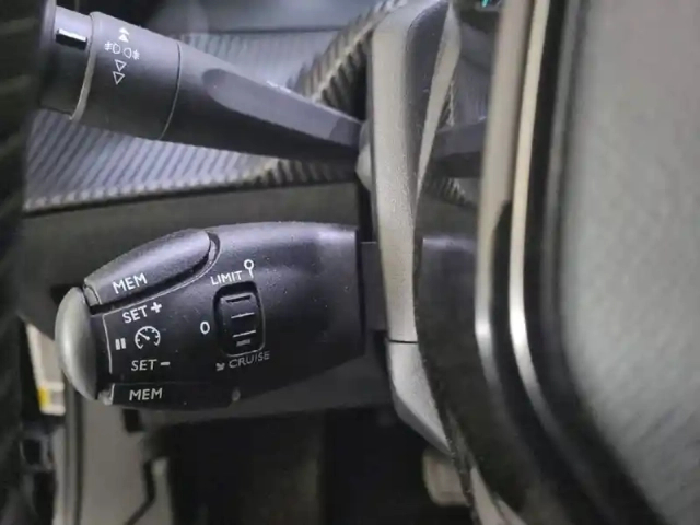 Peugeot 2008 electrique 136 ch — photo 47