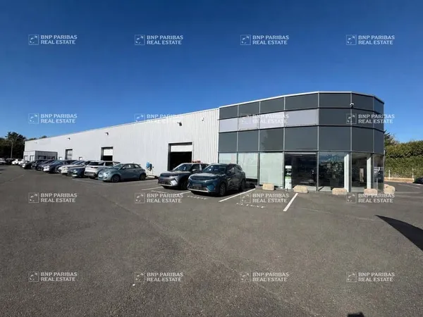 Local d'activité 1398 m²