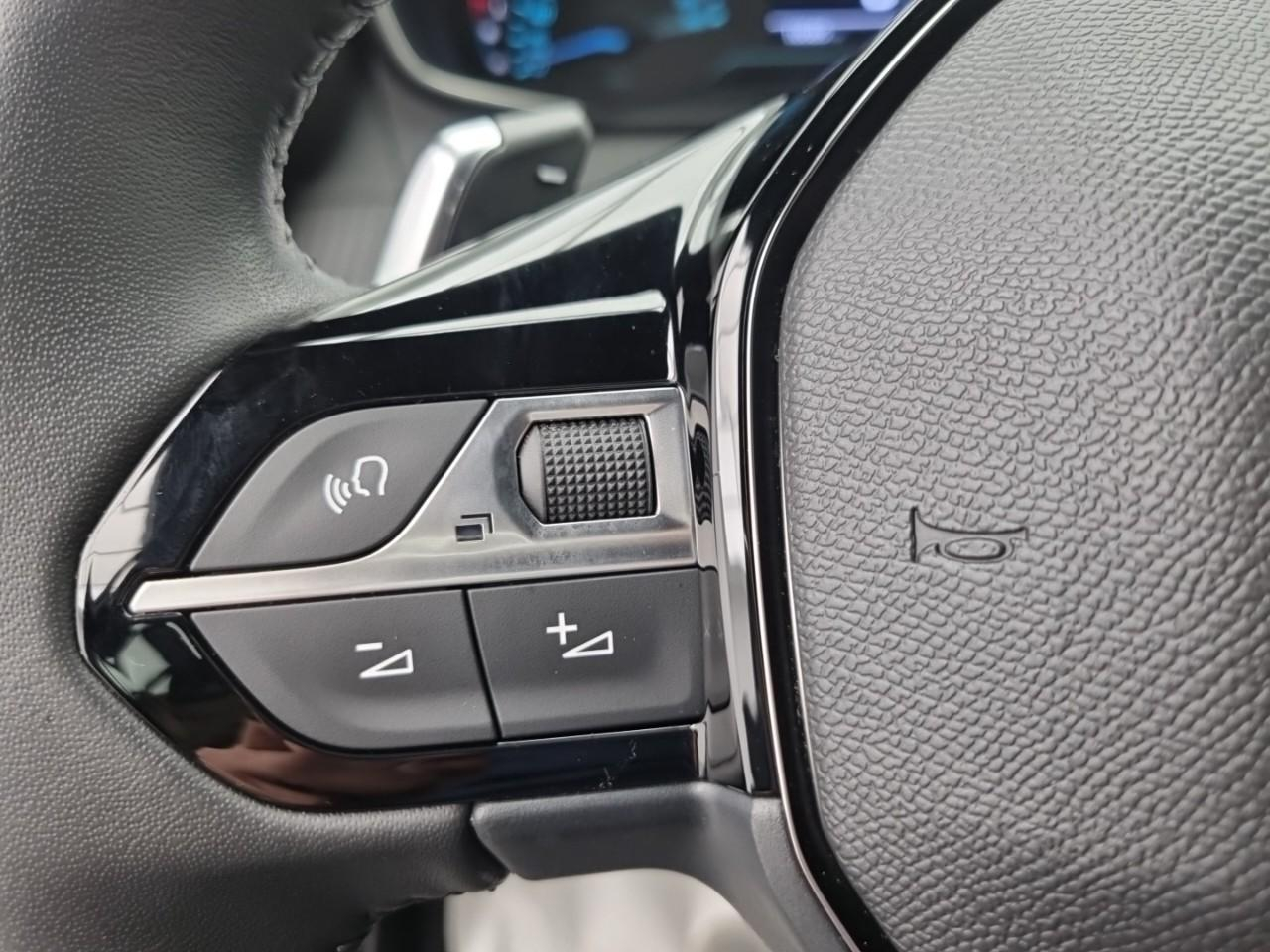 Peugeot 2008 hybrid 145 e-dcs6 style — photo 24