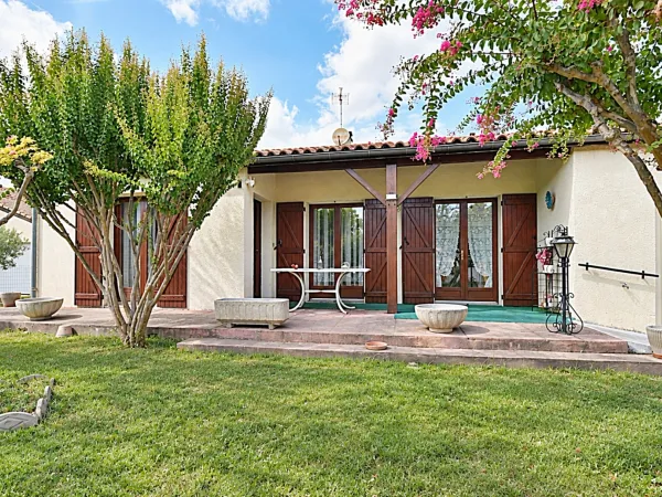 LESPINASSE - MAISON DE PLAIN-PIED 107 M² - 3 CHAMBRES - TERRAIN 740 M² - GRAND GARAGE