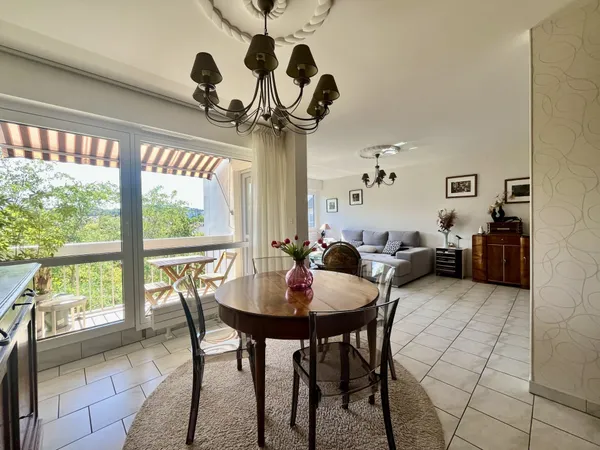 Appartement type 5 traversant