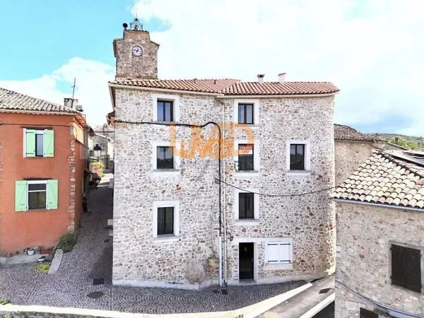 Montmeyan: Appartement duplex T4 97 m² avec vue panoramique