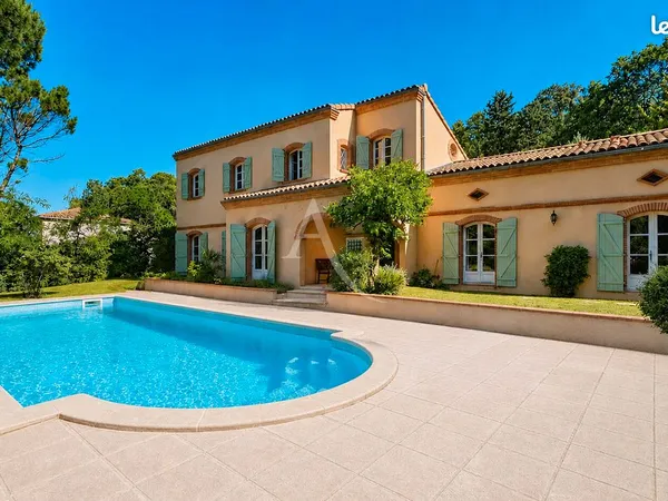 Maison 8 pièces 257 m²