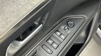 Peugeot 3008 HYBRID4 300ch GT Pack e-EAT8 — photo 19