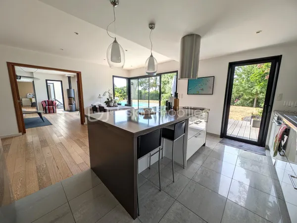 Maison 8 pièces 206 m²