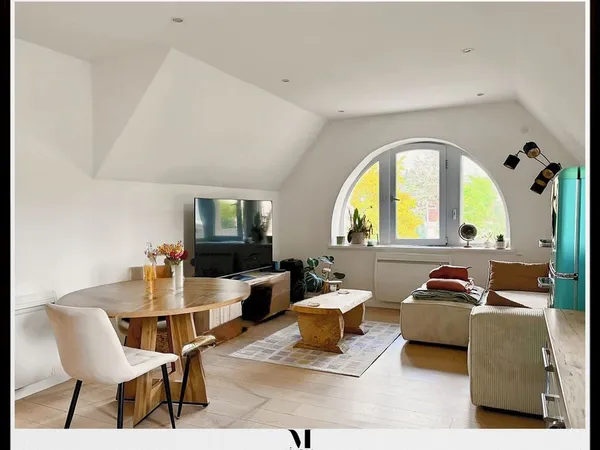 Appartement de caractère 65 m² + grenier 45 m² -2 chambres -Maîche centre