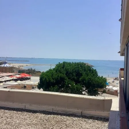 Appartement studio terrasse vue mer meublé