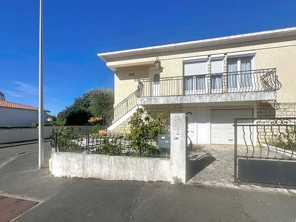 MAISON FAMILIALE À FORT POTENTIEL -182 m² - PUILBOREAU