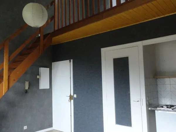 T1avec mezzanine à louer à Rochetaillée