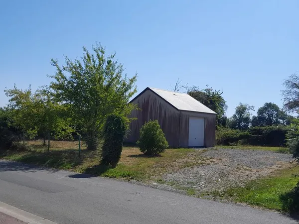 Terrain avec garage