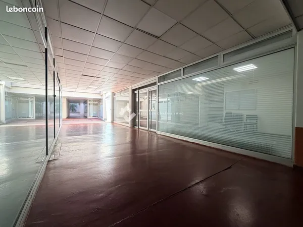 Local commercial 73 m² Paris