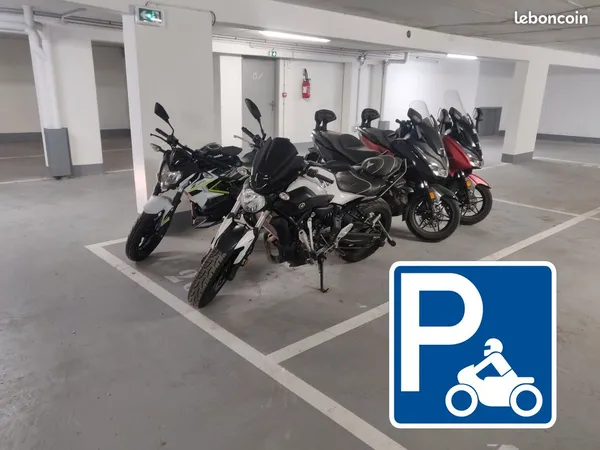 Parking Moto / 2 roues sécurisé Phil. Auguste - Alex. Dumas