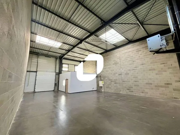 Local d'activité 203 m²