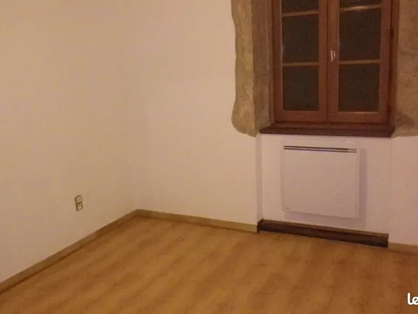 Petit F3, 63 m2, rue calme, Sellières
