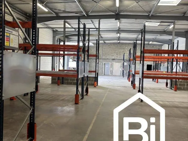 Entrepôt 564 m²