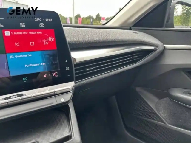 Renault Megane e-tech ev40 130ch standard charge — photo 18
