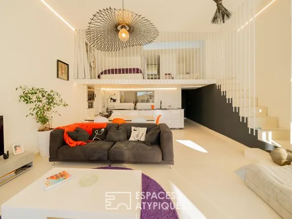 L'esprit californien d'un duplex contemporain avec vue mer en centre ville