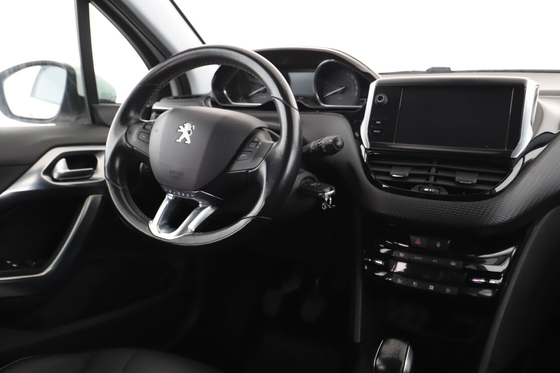 Peugeot 2008 1.5 Blue-HDi Allure — photo 12
