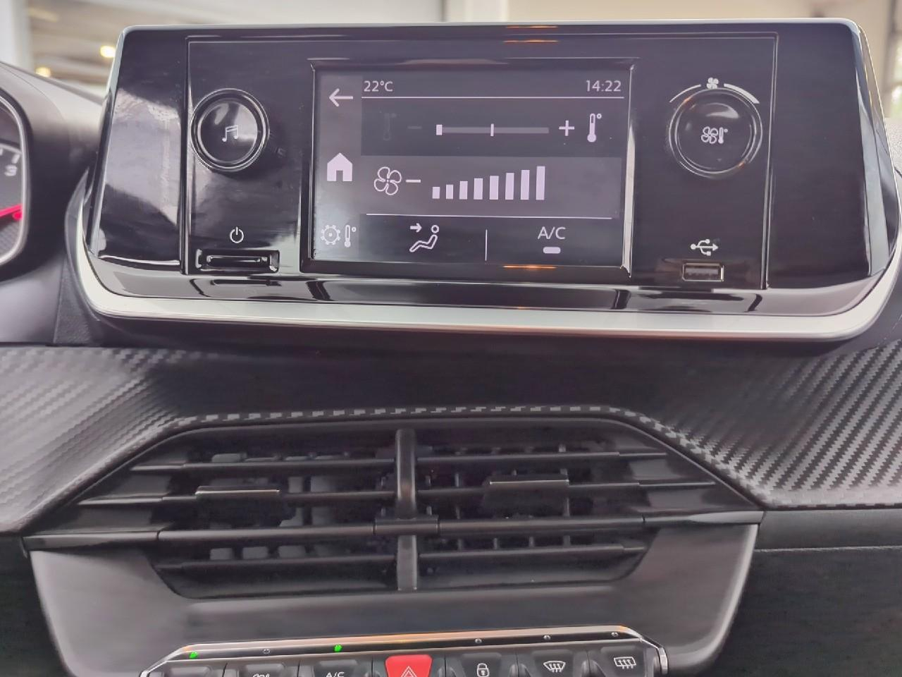 Peugeot 208 puretech 75 s&s bvm5 like — photo 15