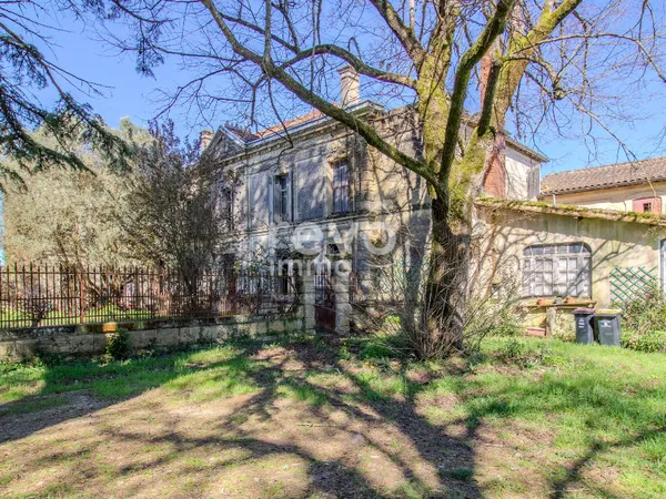 Demeure de caractère du 19ème siècle – 325 m² – Fort potentiel