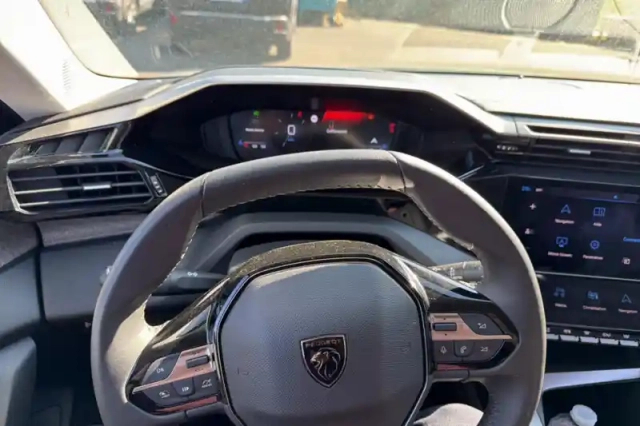 Peugeot 308 sw puretech 130ch s&amp;s bvm6 — photo 17