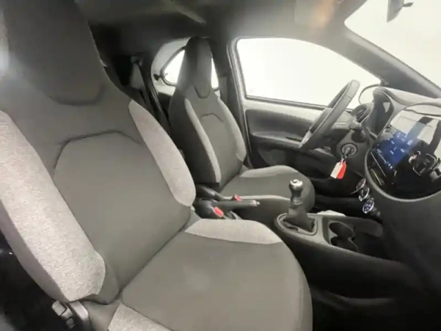 Toyota Aygo 1.0 s-cvt 72 dynamic — photo 24