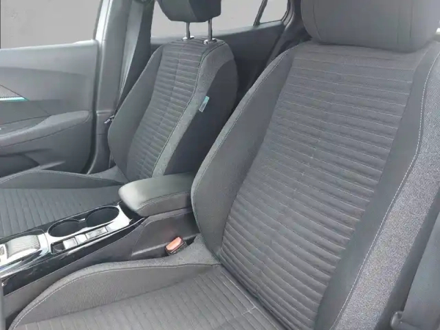 Peugeot 2008 electrique 136 ch — photo 11