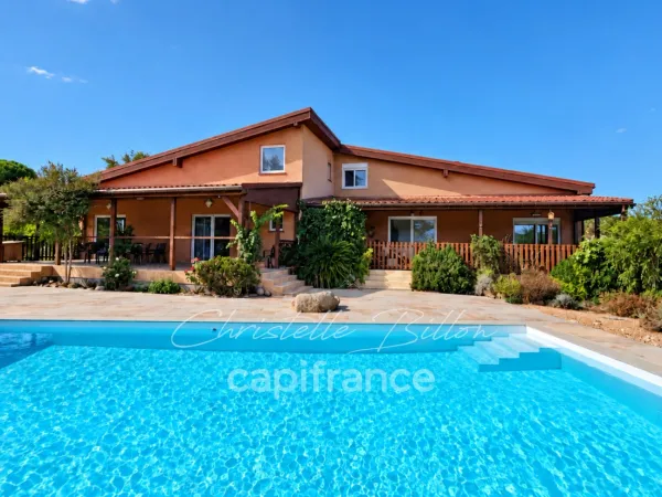 Propriété 8 pièces 220 m²