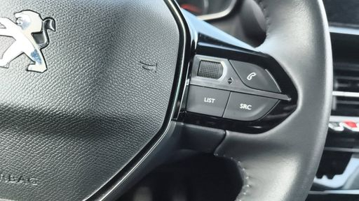 Peugeot 208 1.2 PureTech 100 - Allure – 2022 – 22593 km – Essence – Boîte Manuelle — photo 3