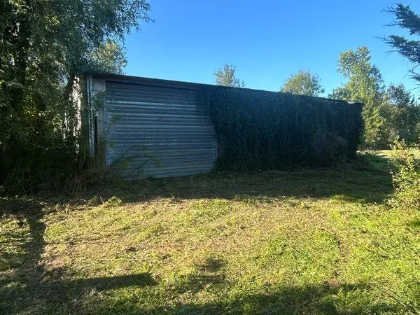A louer - hangar de 80m2 sur terrain de loisir de 3600m2
