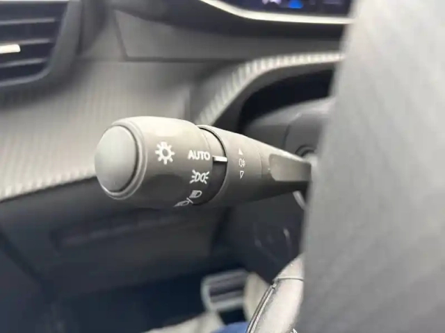 Peugeot 2008 hybrid 145 e-dcs6 — photo 41