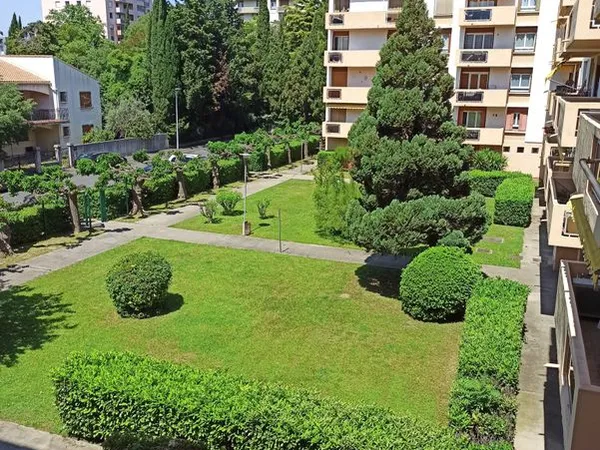 Nîmes Est chambre ds grand appart coloc à 3