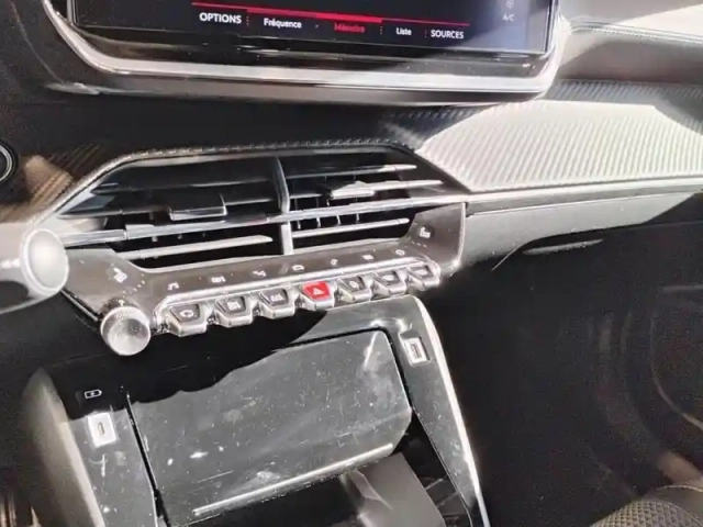 Peugeot 2008 puretech 130 s&amp;s eat8 gt — photo 13