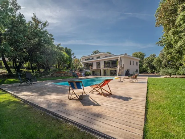 Maison individuelle 10 pièces 360 m²