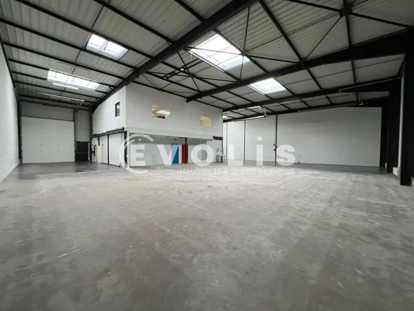 Local d'activité 731 m²