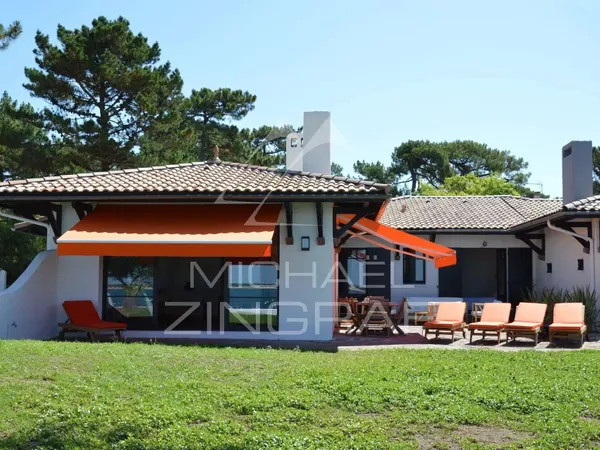Maison 8 pièces 250 m²