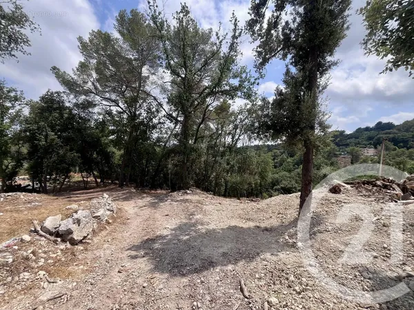 Terrain 2500 m²