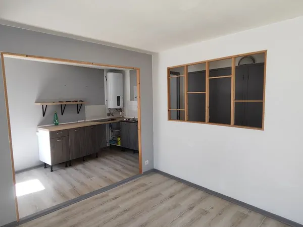 F3 70m2 2ème étage idéal location ou colocation proximité tréfilerie et centre ville