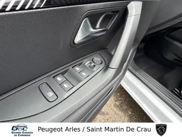 Peugeot 2008 hybrid 145 e-dcs6 — photo 16