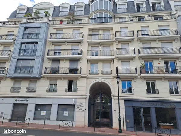 Emplacement de parking dans résidence sécurisée à Puteaux