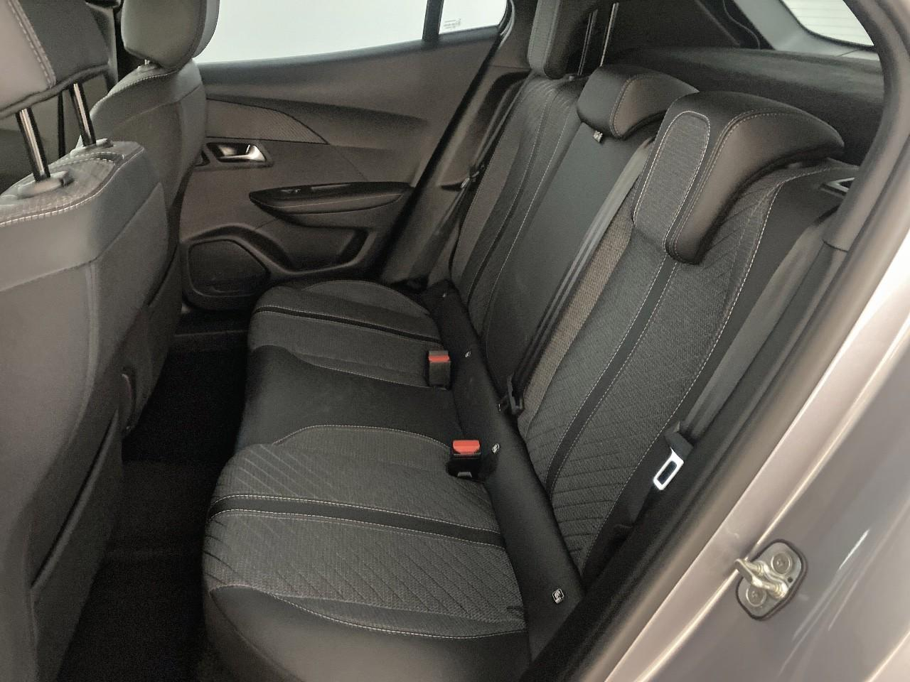 Peugeot 2008 hybrid 145 ch e-dcs6 allure — photo 10