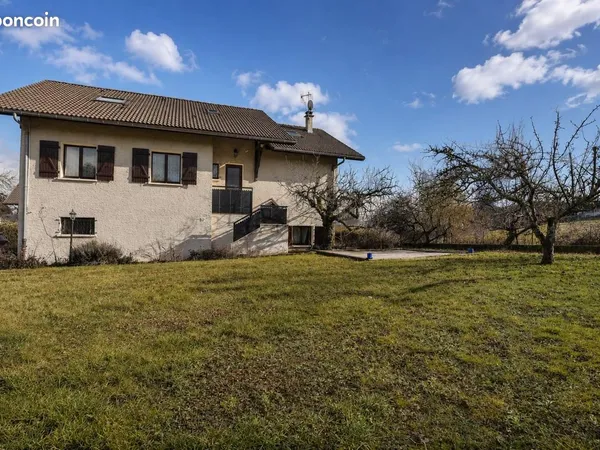 Maison individuelle de 311 m² - Terrain de 1 000 m² - T2 indépendant - Fort potentiel