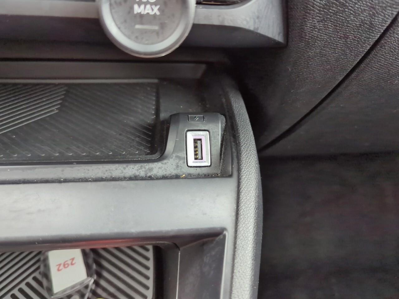 Citroën C4 puretech 130 eat8 plus — photo 24