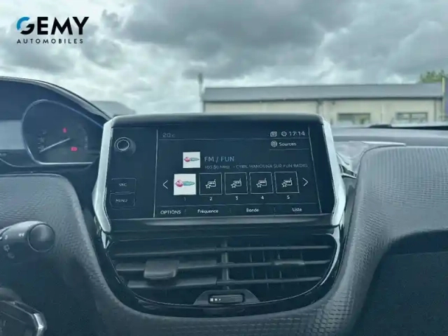 Peugeot 2008 bluehdi 100ch s&amp;s bvm5 — photo 18