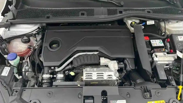 Peugeot 208 hybrid 110 ch e-dcs6 — photo 22